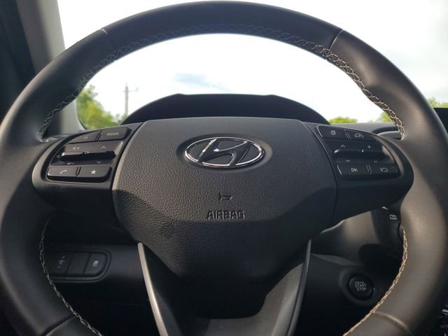 2025 Hyundai Venue Limited - Photo 13