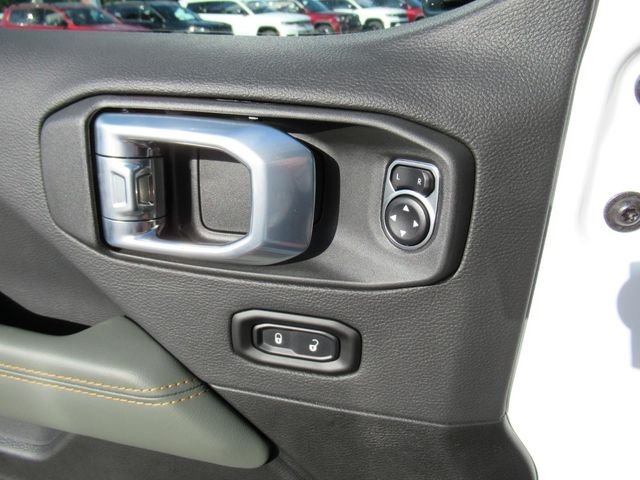New 2026 Bright White Clear-Coat Exterior Paint Jeep Mojave X image 23