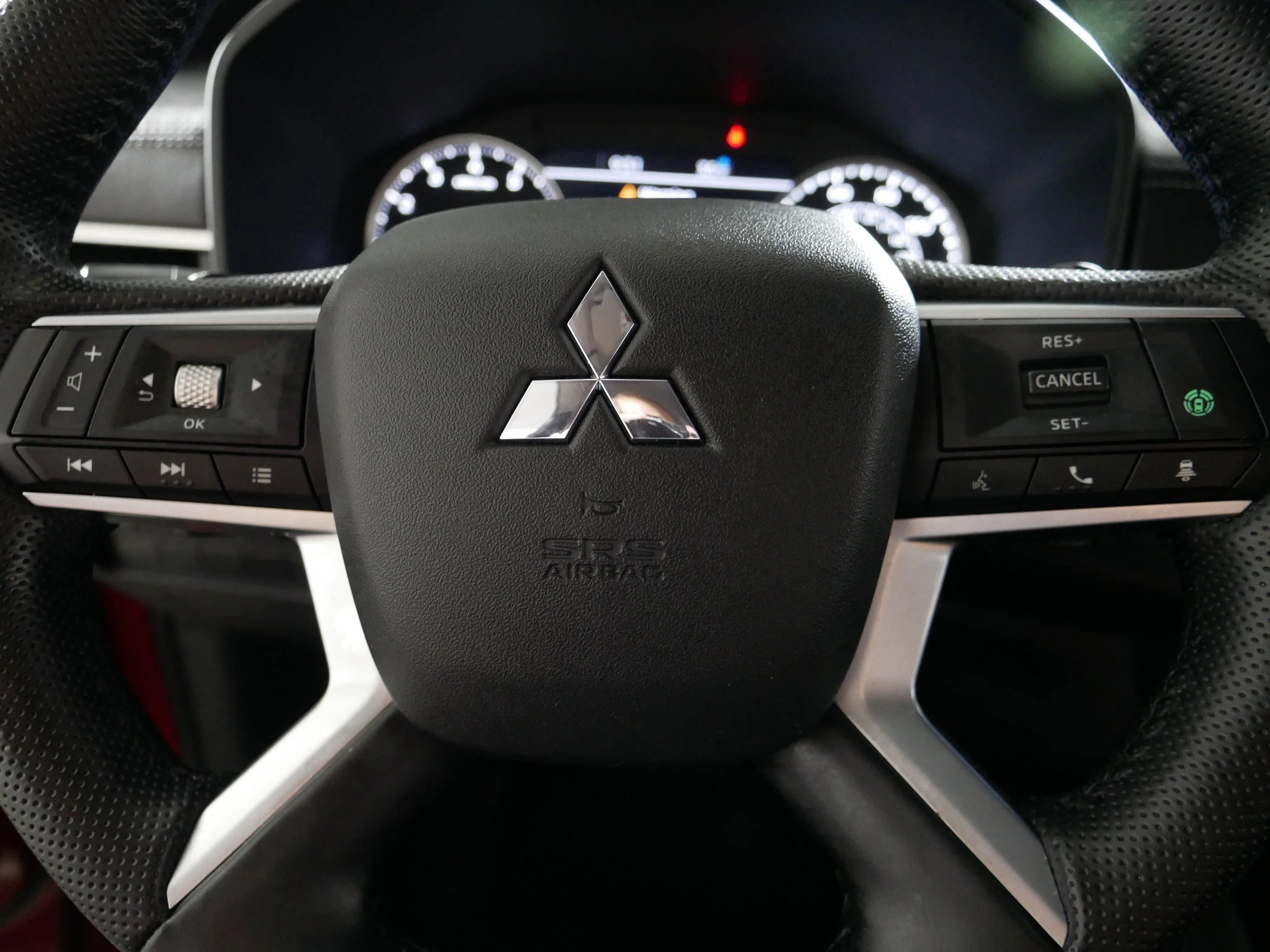 Used 2022 Red Diamond Mitsubishi SE image 25