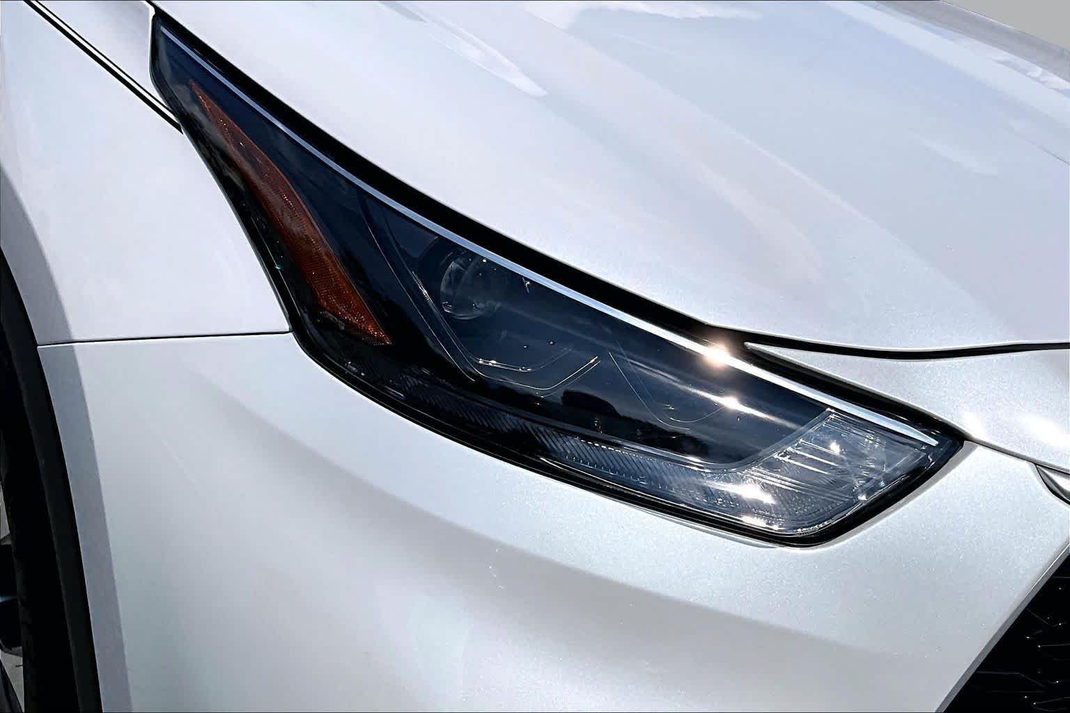 Used 2024 Wind Chill Pearl Toyota XLE image 28