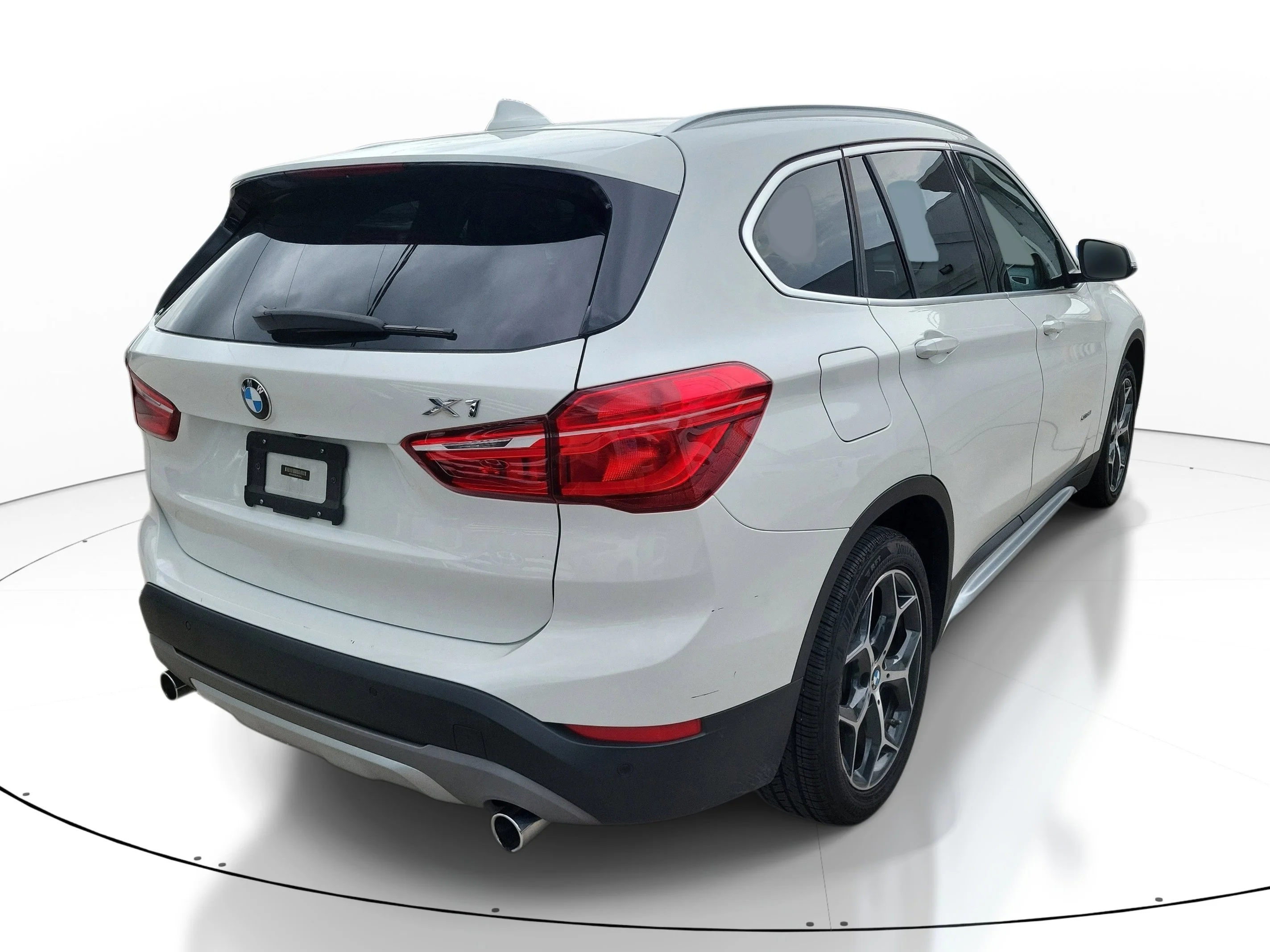 Used 2018 Alpine White BMW sDrive28i image 5