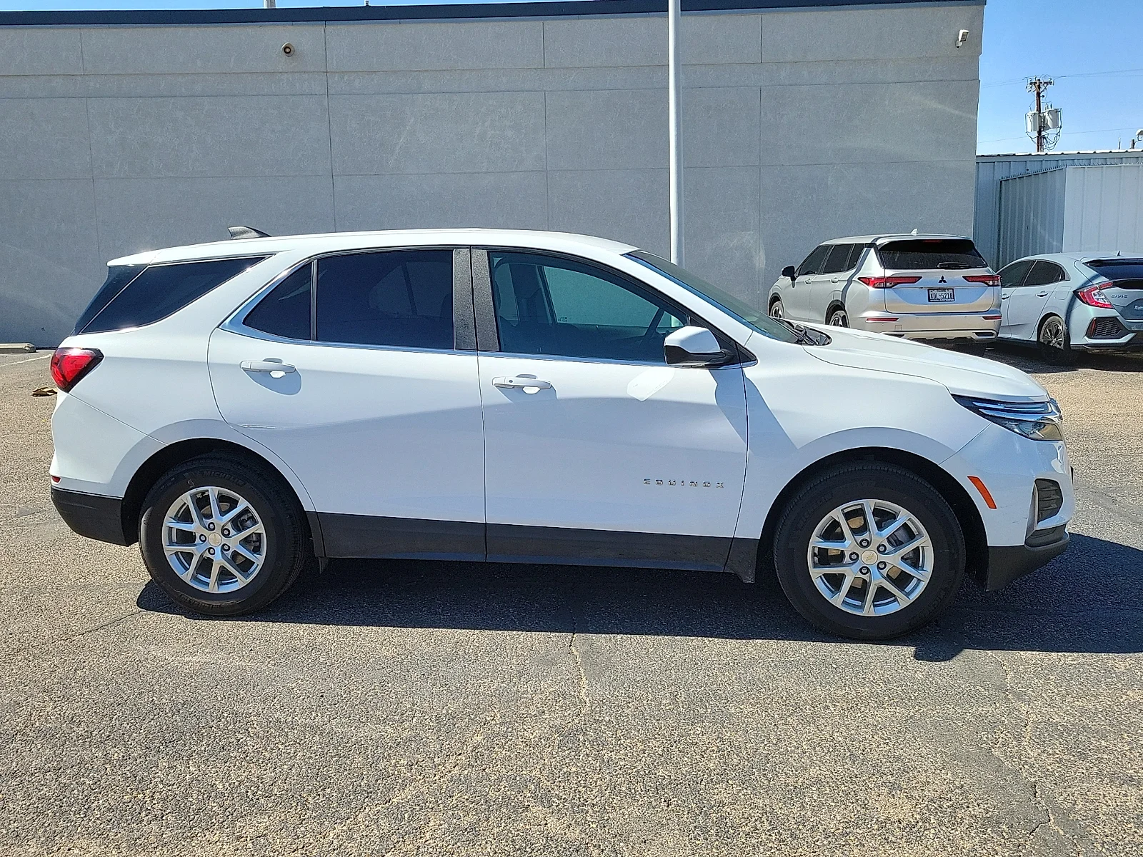 2024 Chevrolet Equinox LT - Photo 12