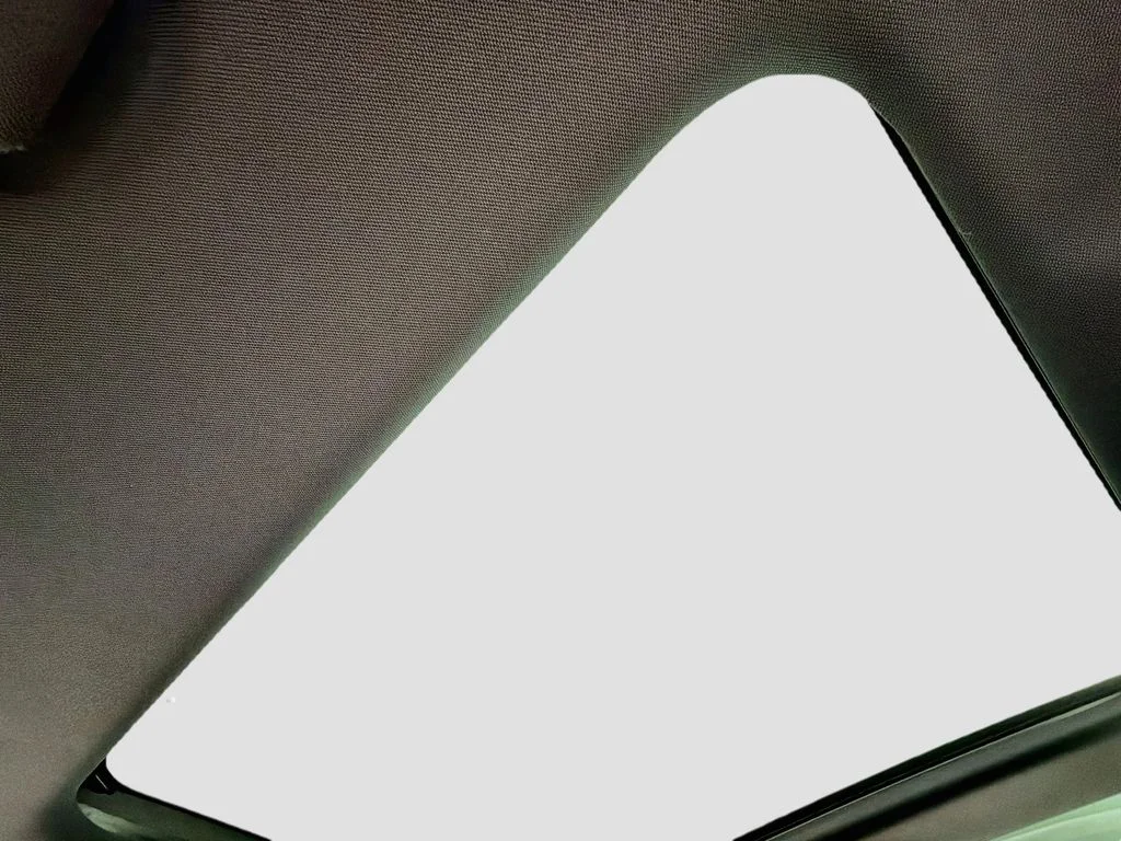 New 2026 Fuji White Land Rover Dynamic SE image 23