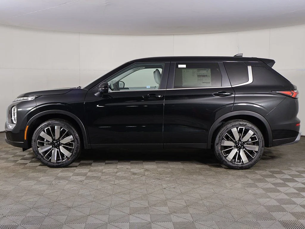 New 2026 Black Mitsubishi SE 1.5T S-AWC image 18