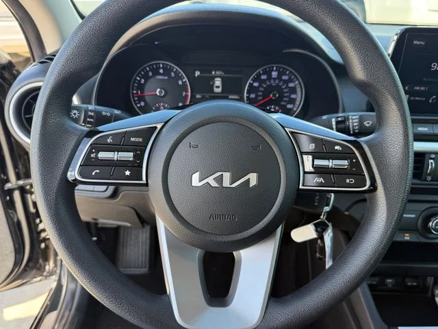 Used 2023 Black Kia LXS image 11