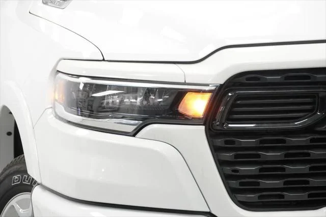 New 2025 Bright White Clear-Coat Exterior Paint RAM BIG HORN image 4