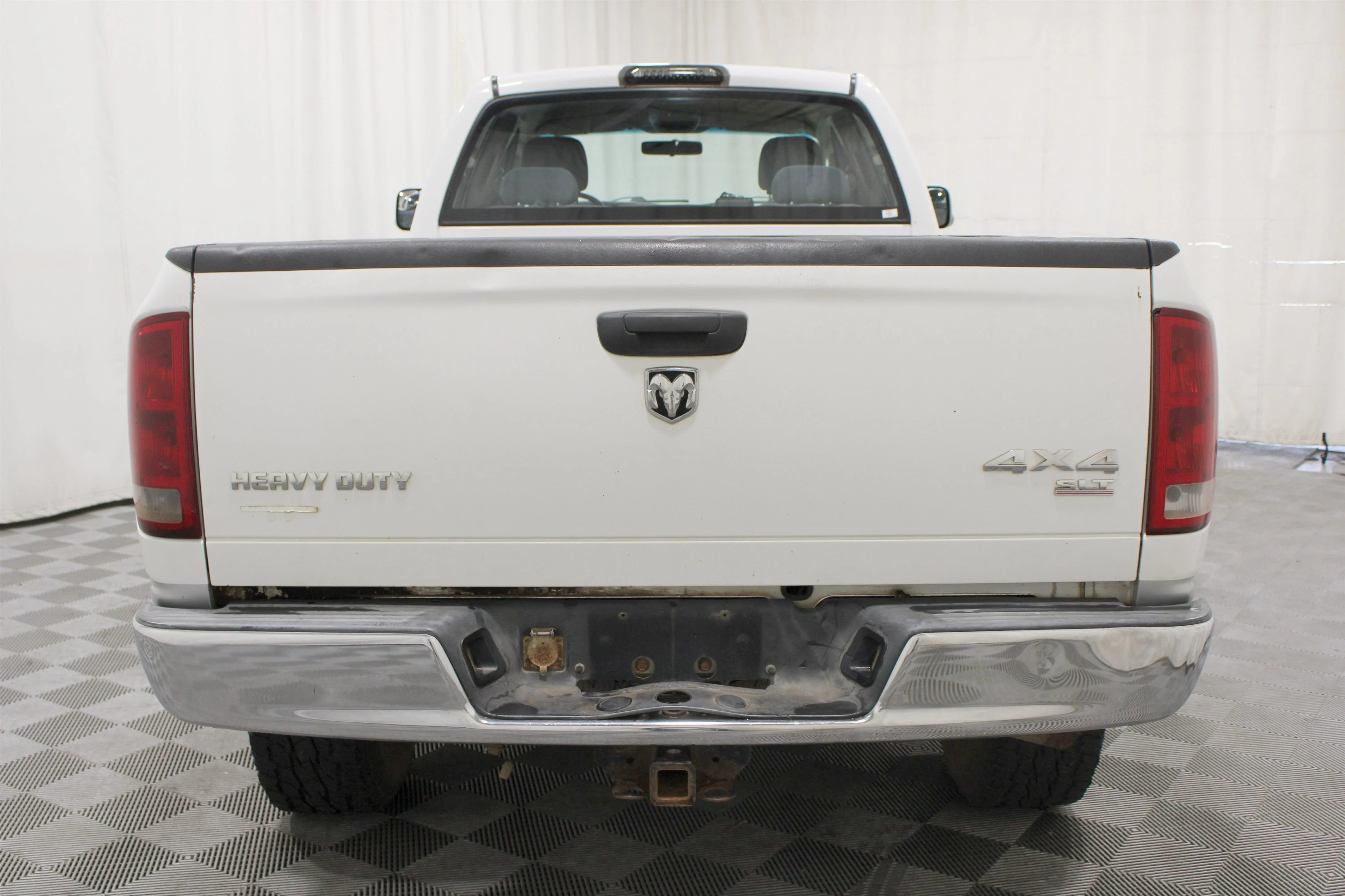 Used 2005 Bright White Dodge SLT image 25