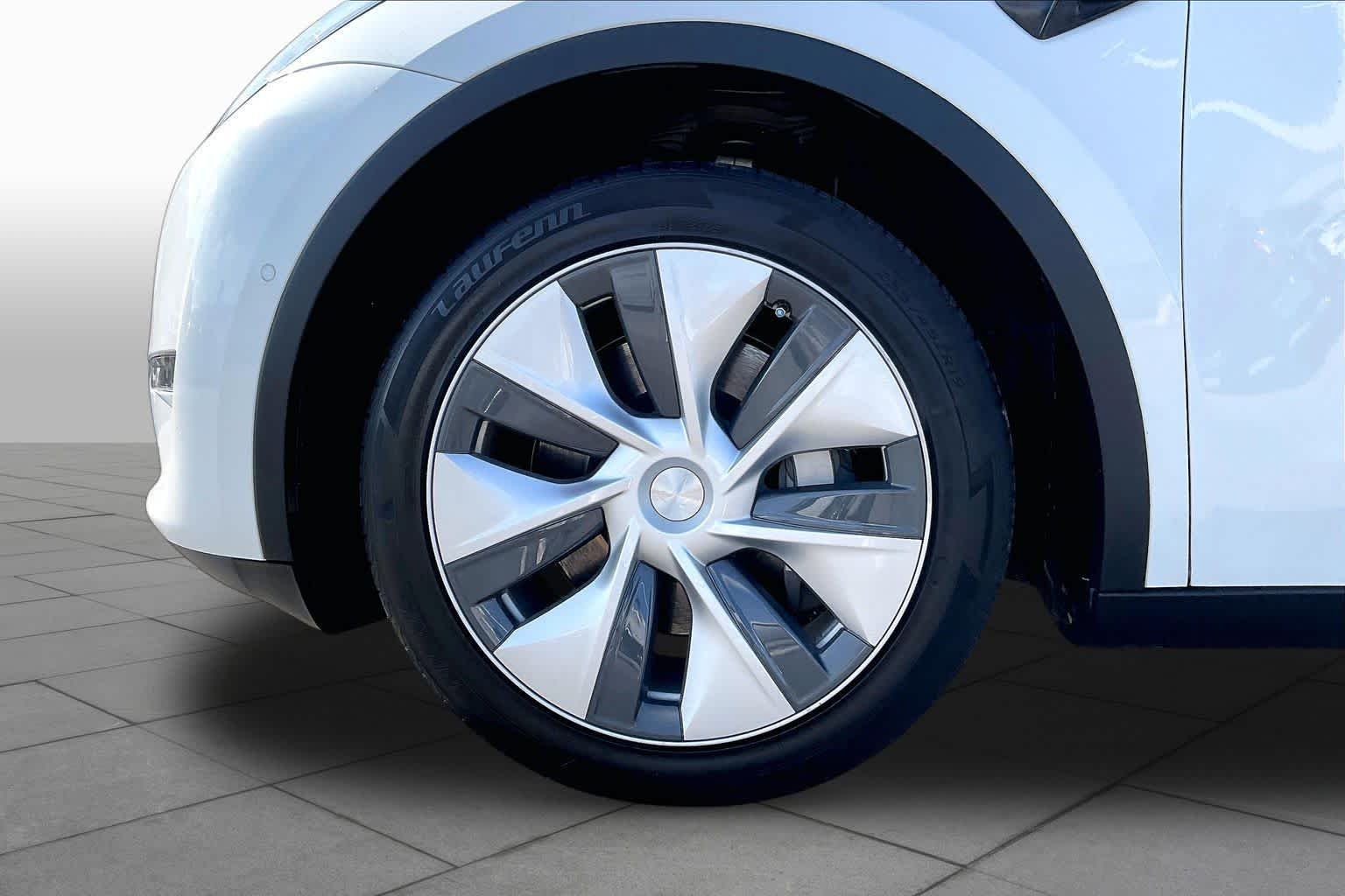 Used 2022 WHITE Tesla Long Range image 10