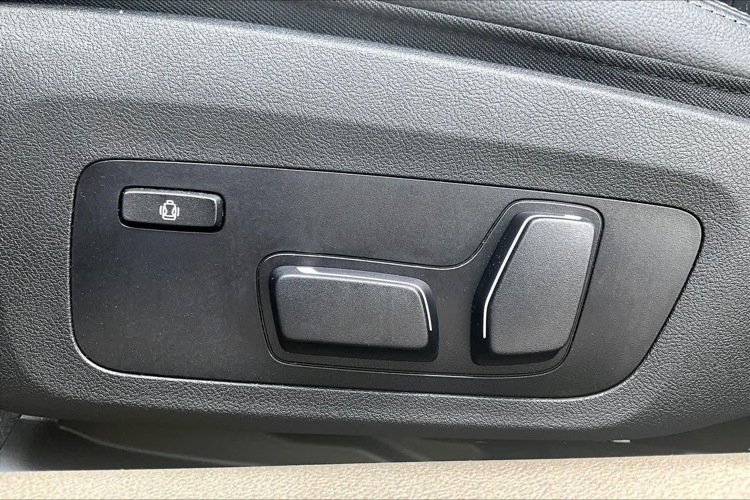 2025 BMW 2 Series 230i - Photo 34