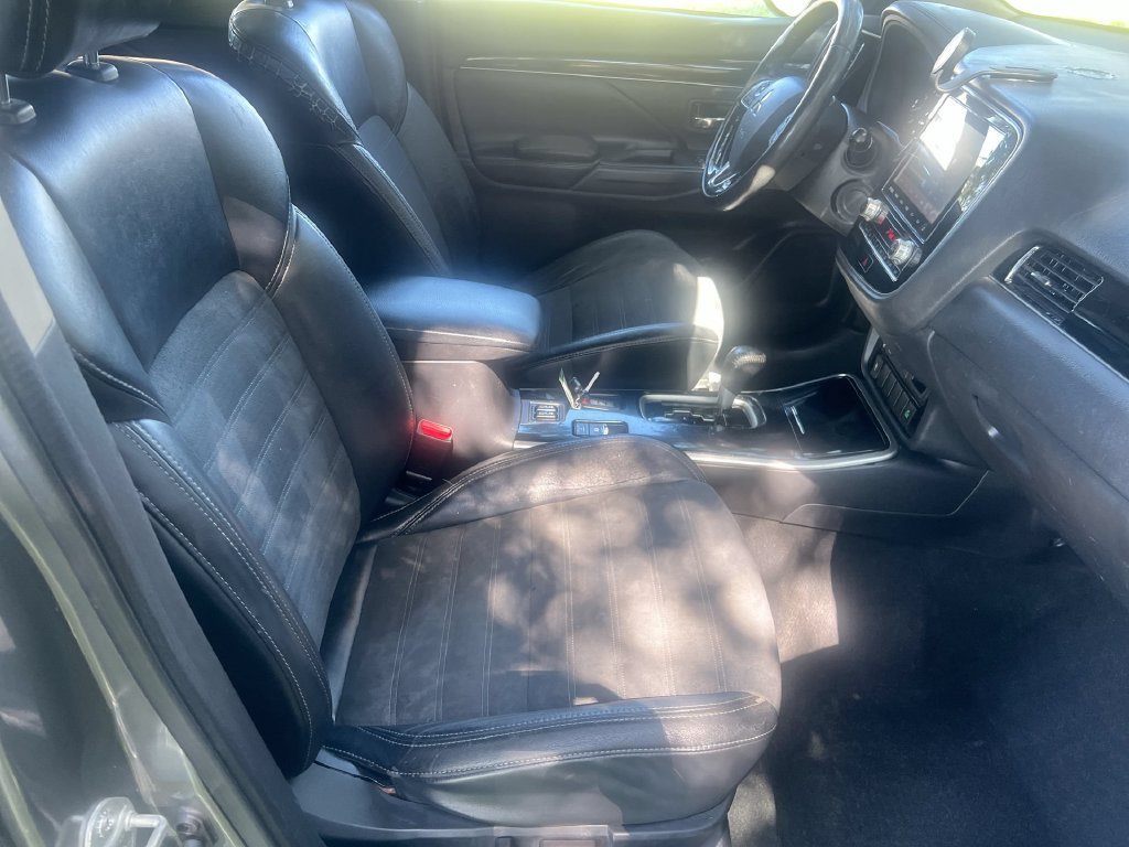 Used 2020  Mitsubishi SE image 24