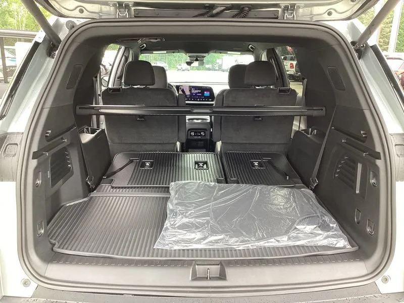 2027 Chevrolet Traverse LT - Photo 13