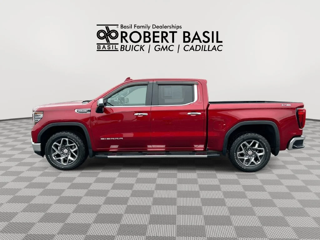 Used 2022 CAYENNE RED TINTCOAT GMC SLT image 5