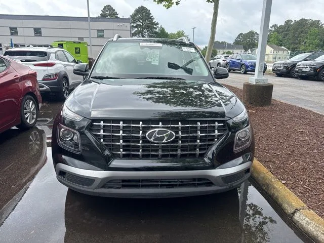 Used 2025 Onyx Black Hyundai SEL image 3