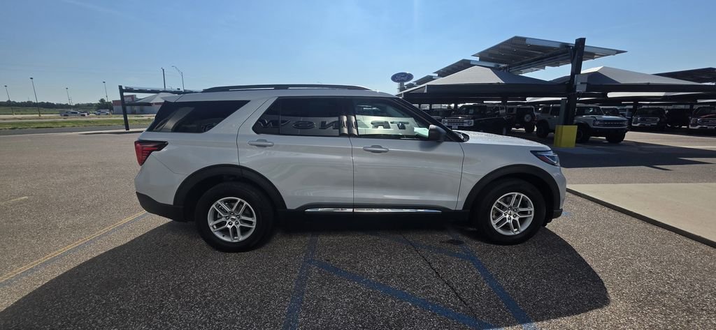 Used 2025 White Metallic Ford Active image 5