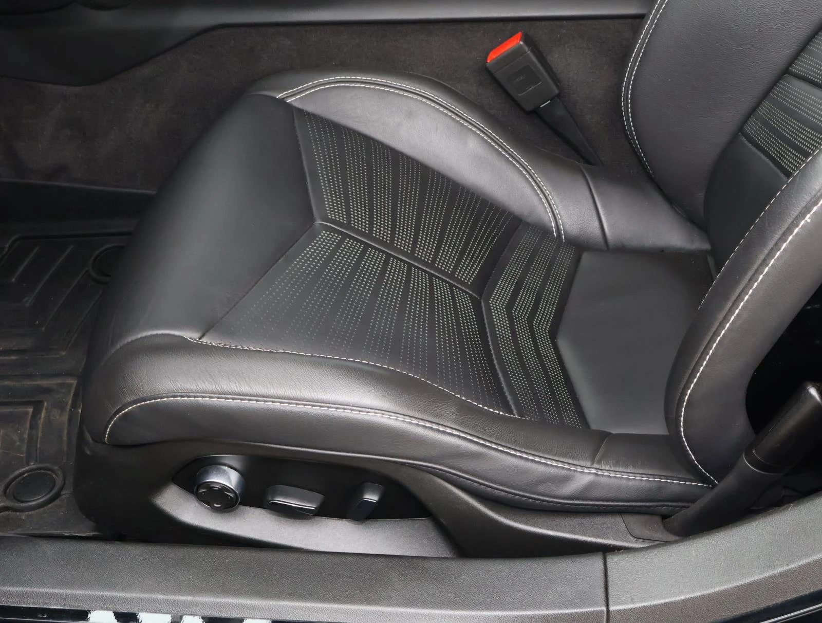2023 Chevrolet Corvette 2LT - Photo 13