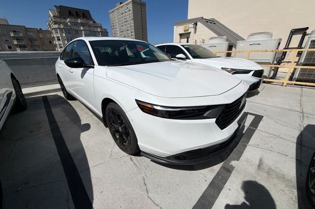 Certified Used 2025 Platinum White Pearl Honda SE image 2