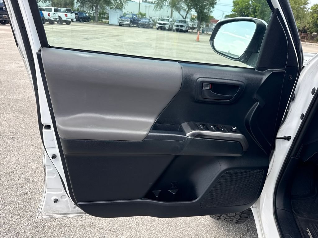 Used 2016 White Toyota SR5 image 12