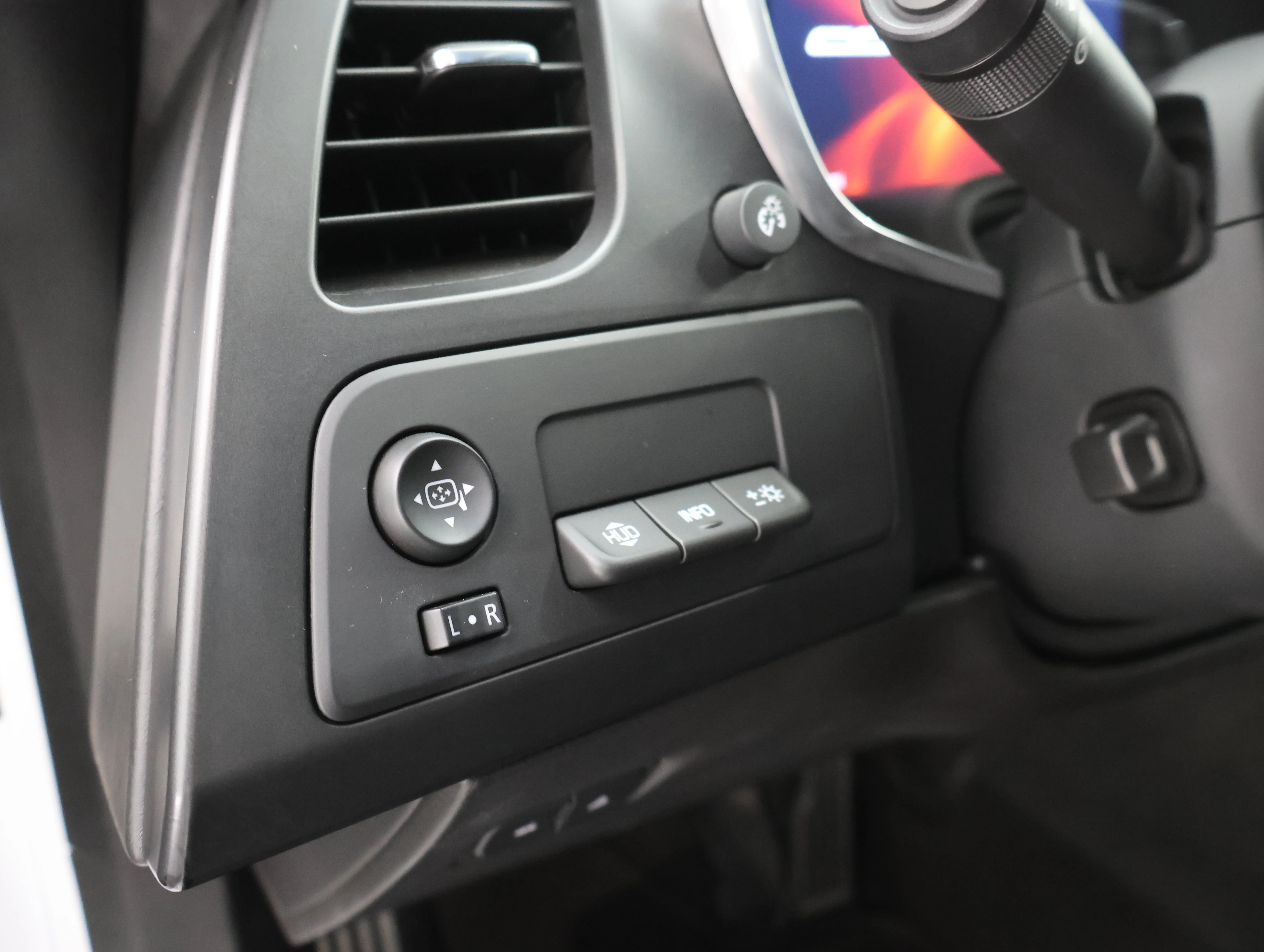 Used 2015 Arctic White Chevrolet Stingray Z51 image 33