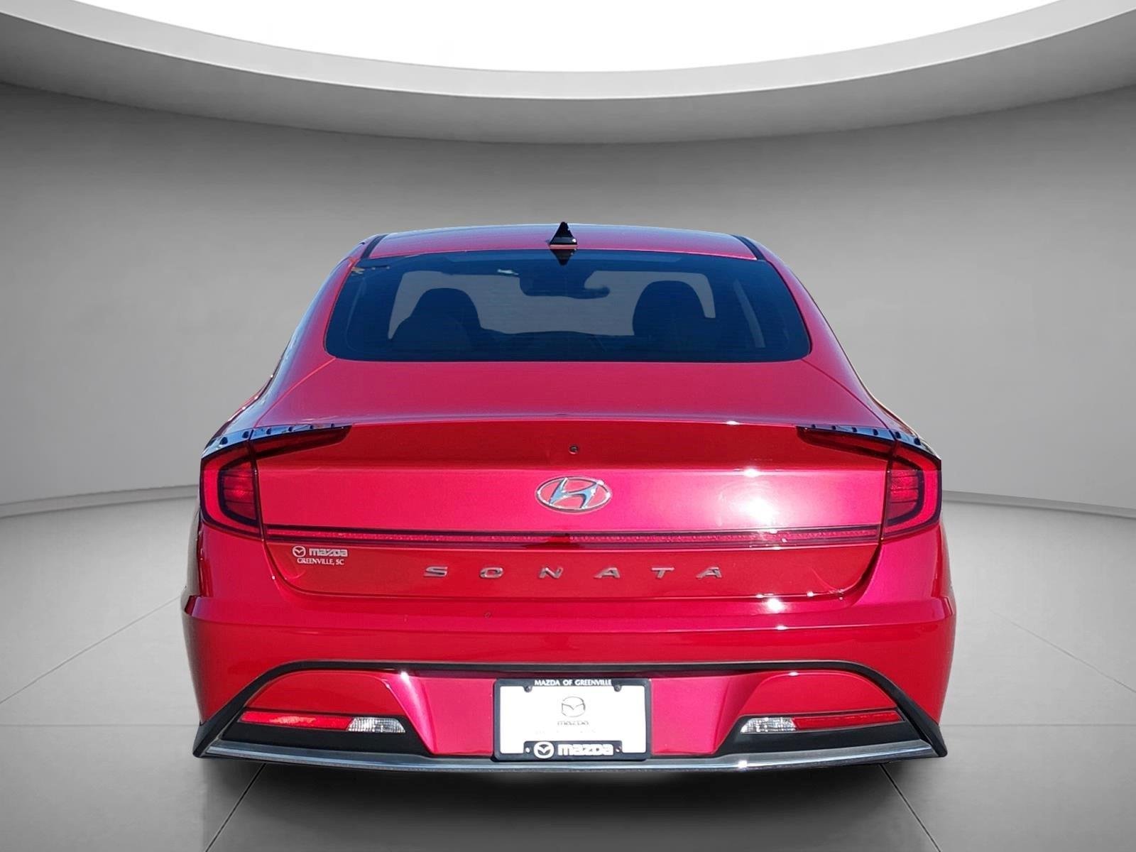 Used 2022 Calypso Red Hyundai SE image 4