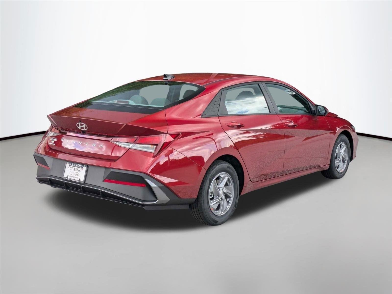 Used 2024 Ultimate Red Hyundai SE image 5
