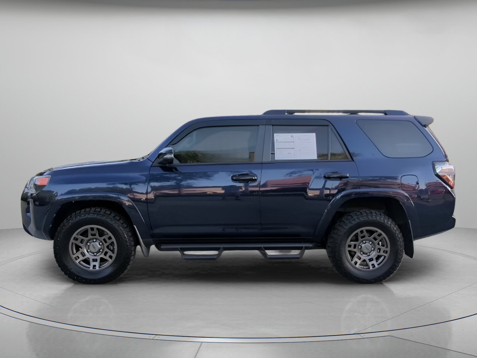 Used 2020 Nautical Blue Metallic Toyota Venture image 16