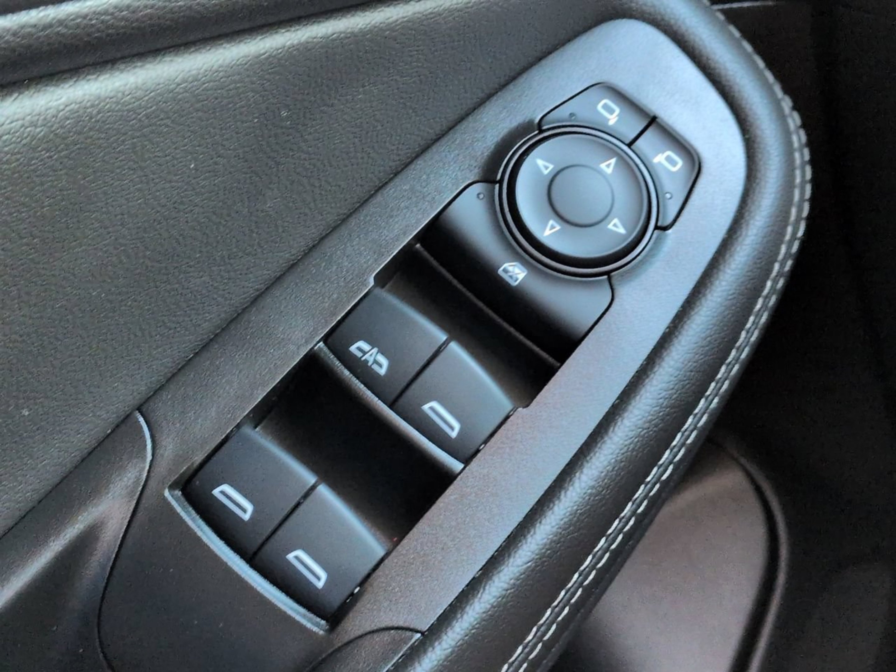 Used 2024 Ebony Twilight Metallic Buick Preferred image 26