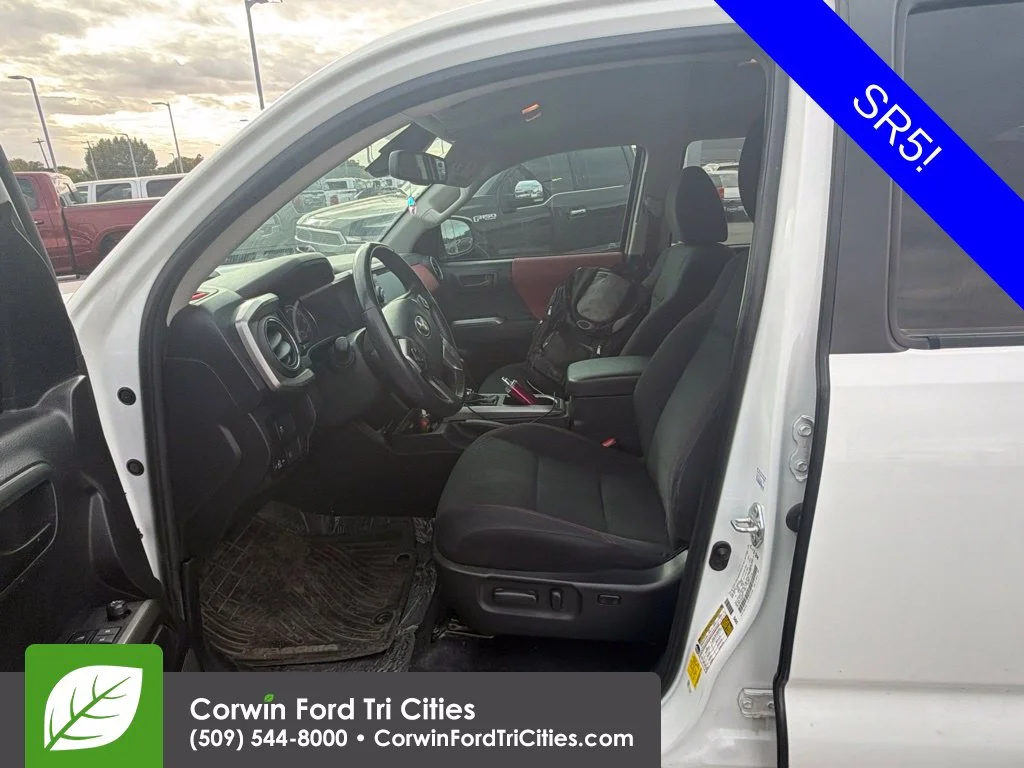 Used 2022 White Toyota SR5 image 10