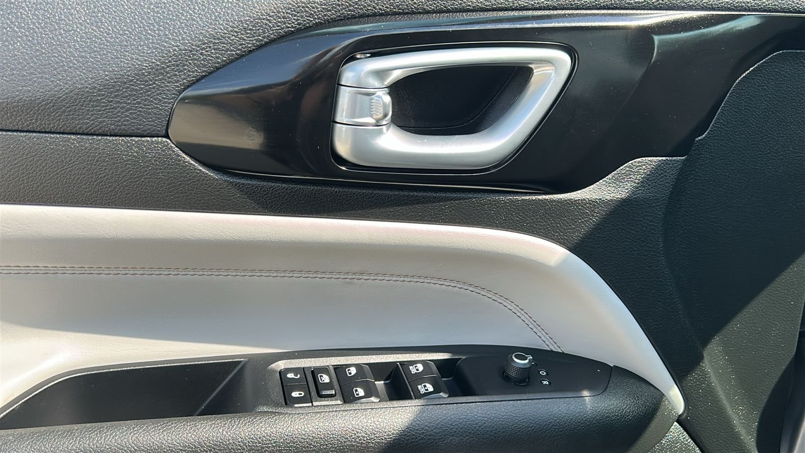 Certified Used 2023 Silver Jeep Limited image 19