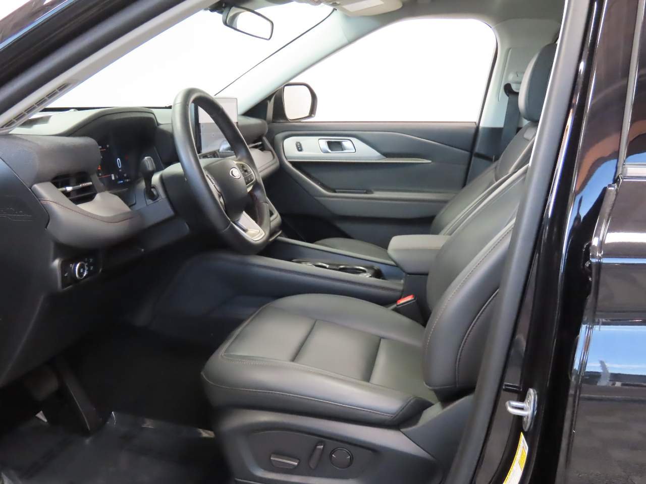 Used 2025 Agate Black Ford Active image 15