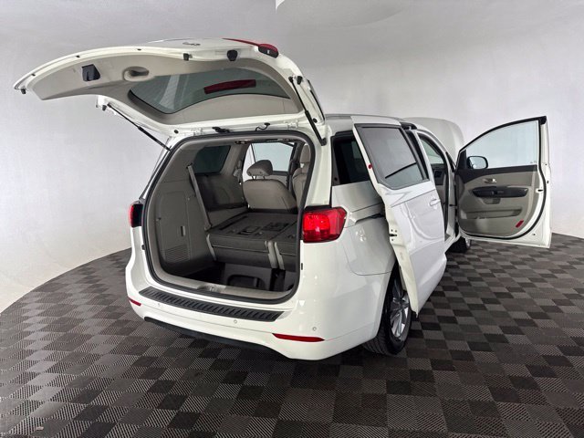 Used 2015 White Kia LX image 16