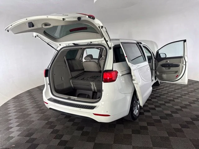 Used 2015 White Kia LX image 16
