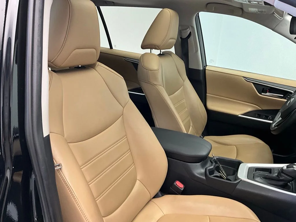 Used 2019 Black Toyota XLE Premium image 7