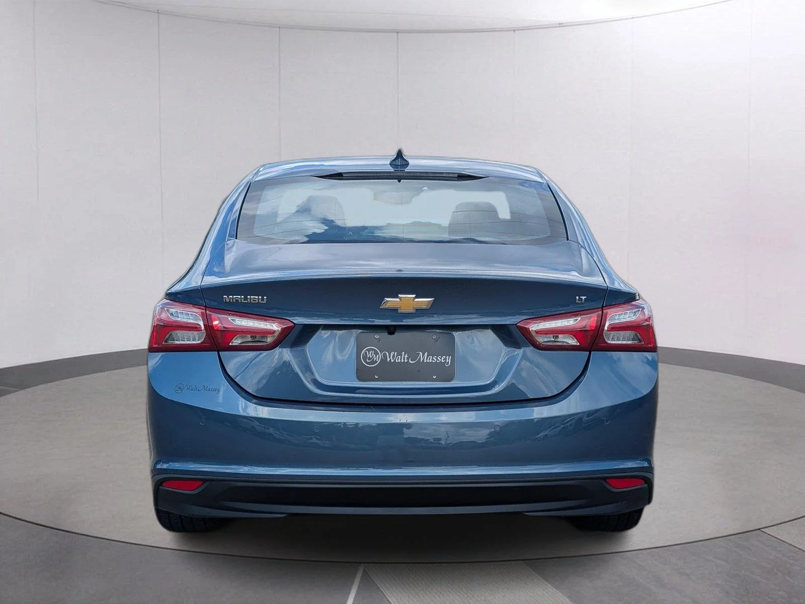 Used 2024 Lakeshore Blue Metallic Chevrolet 2LT image 4
