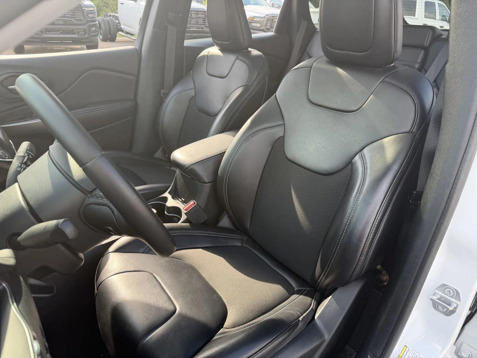 Used 2019 Bright White Clearcoat Jeep Latitude Plus image 17
