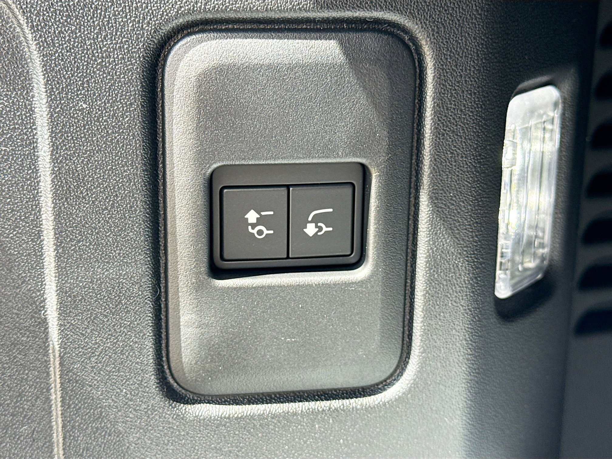 2026 Land Rover Defender S - Photo 13