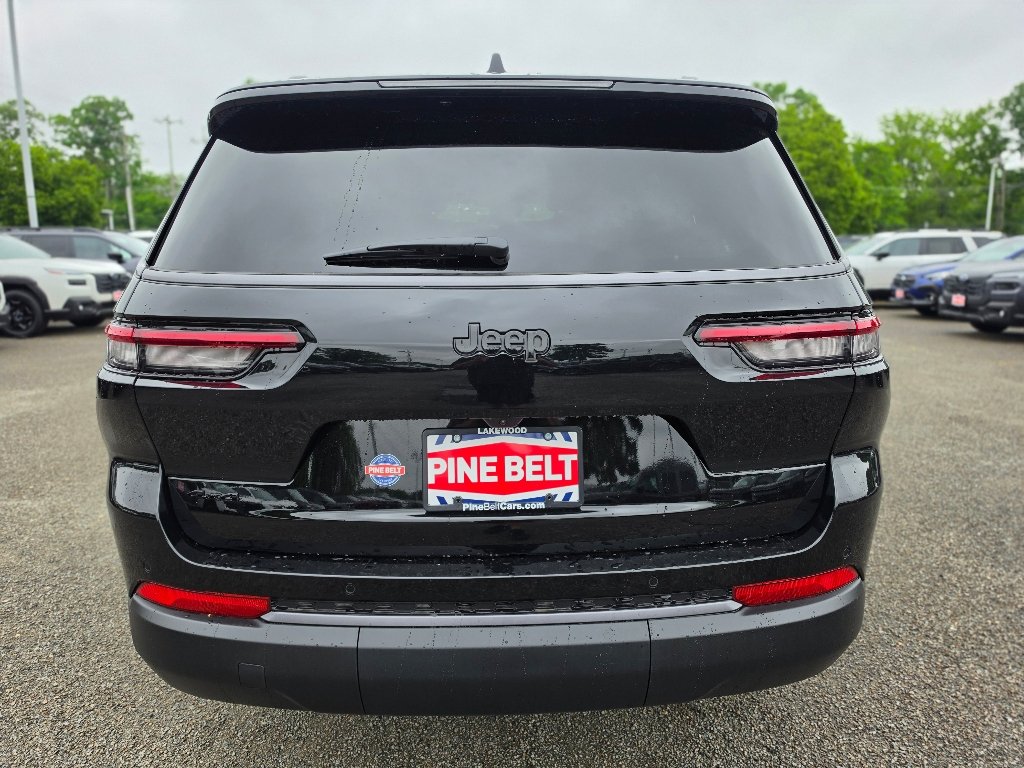 New 2026 Diamond Black Crystal Pearl-Coat Exterior Paint Jeep Altitude image 12