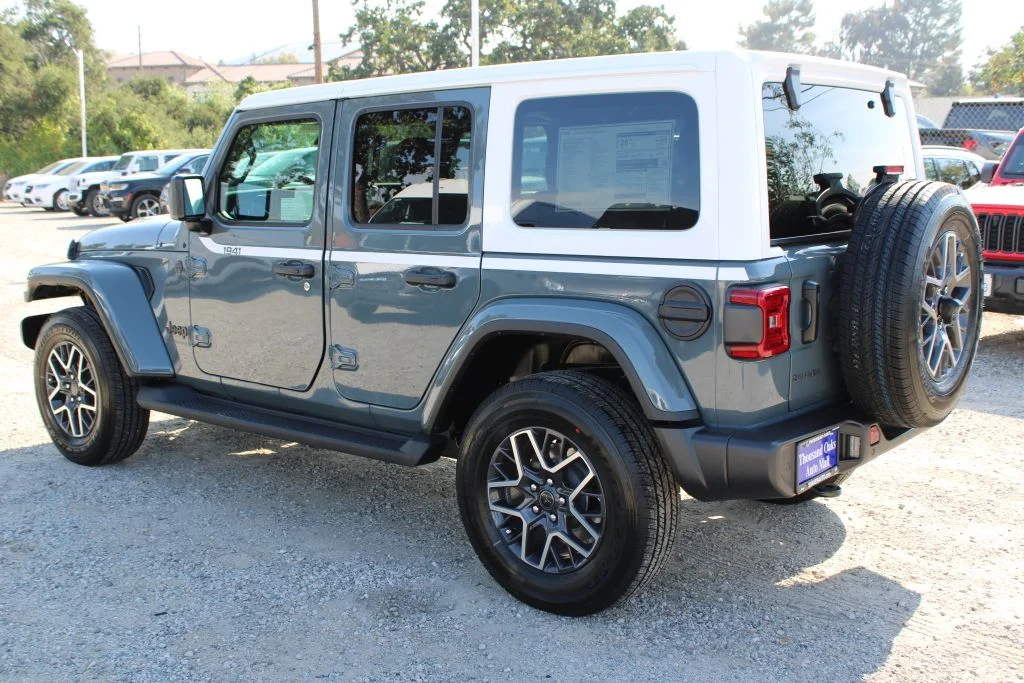 New 2026 Anvil Clear-Coat Exterior Paint Jeep Sahara image 6