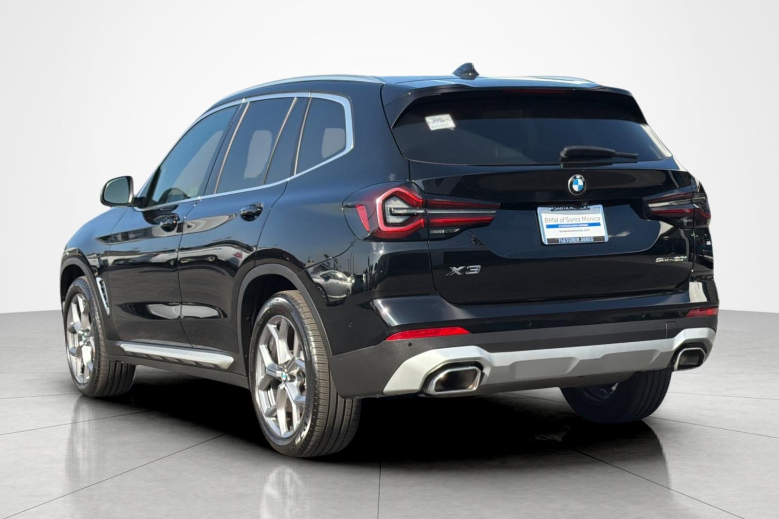 Used 2024 Jet Black BMW sDrive30i image 3