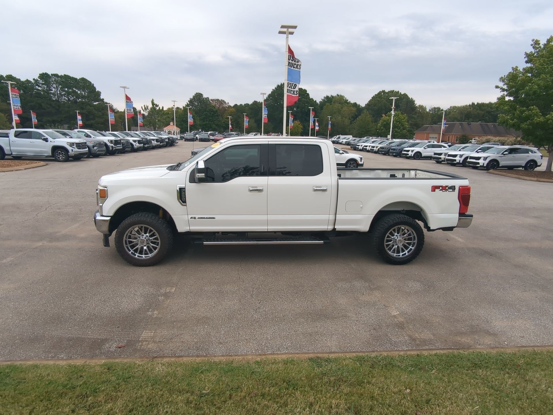 Used 2020 Star White Metallic Tri-Coat Ford LARIAT image 5