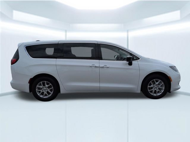 Used 2024 White Chrysler LX image 7