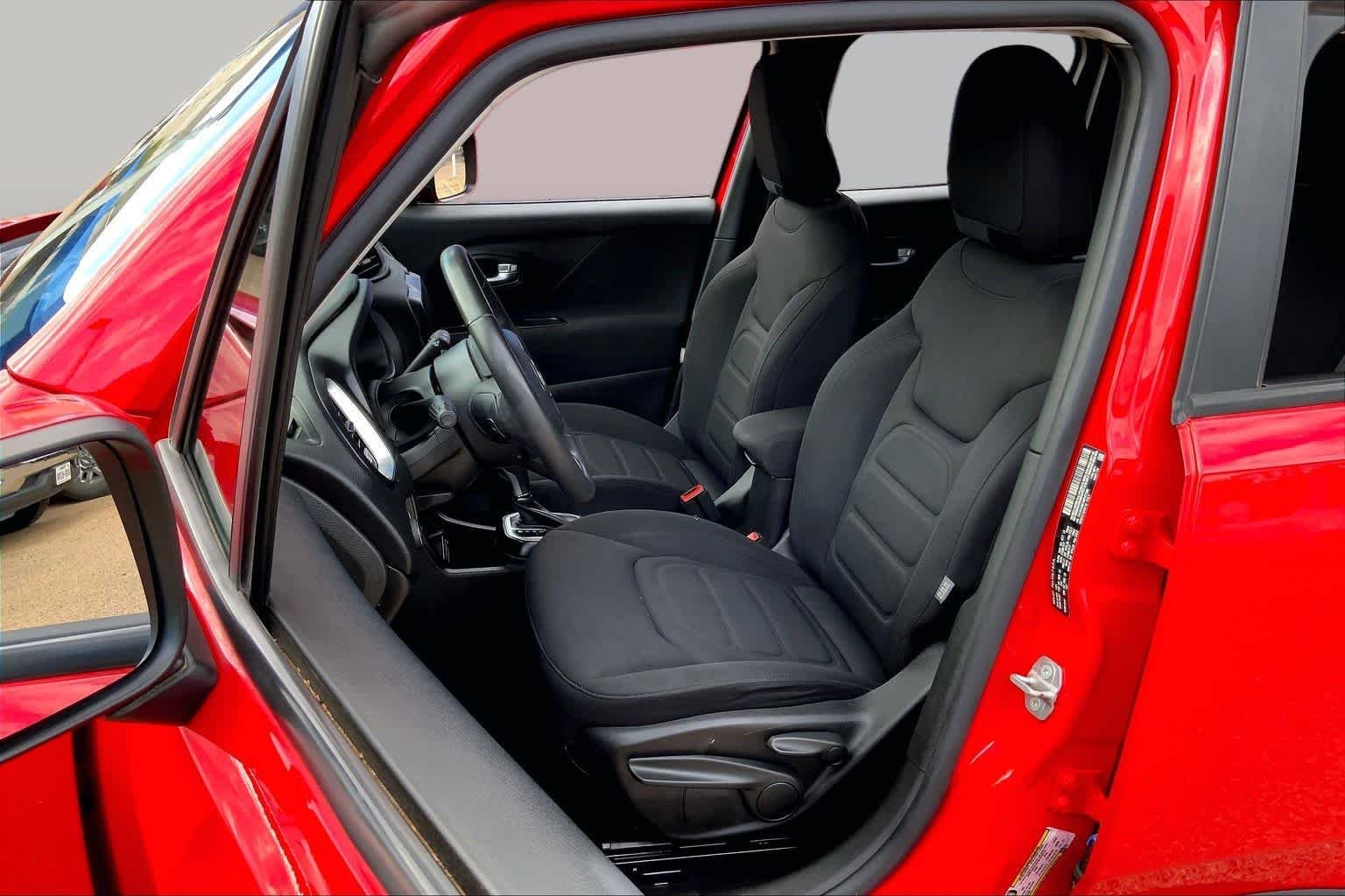 Pre-Owned 2021 Jeep Renegade Latitude