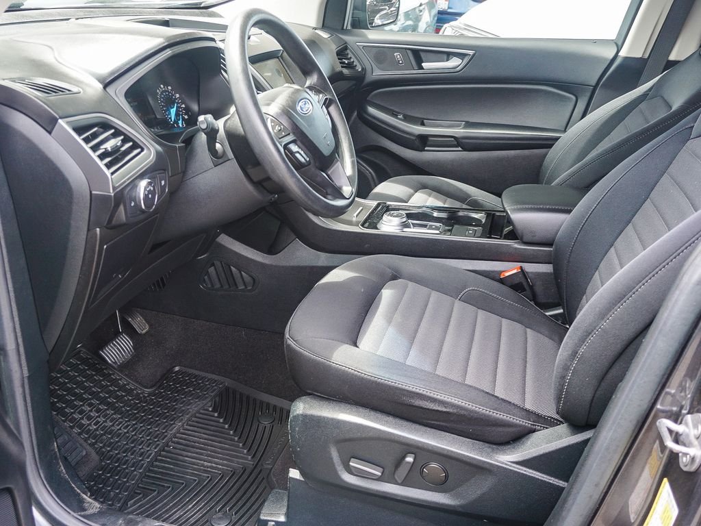 Used 2020 Gray Ford SE image 18