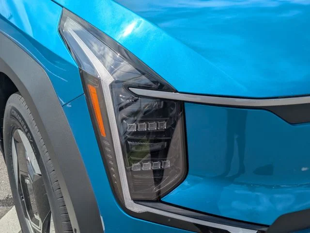 New 2026 Ocean Blue Kia Wind AWD image 9