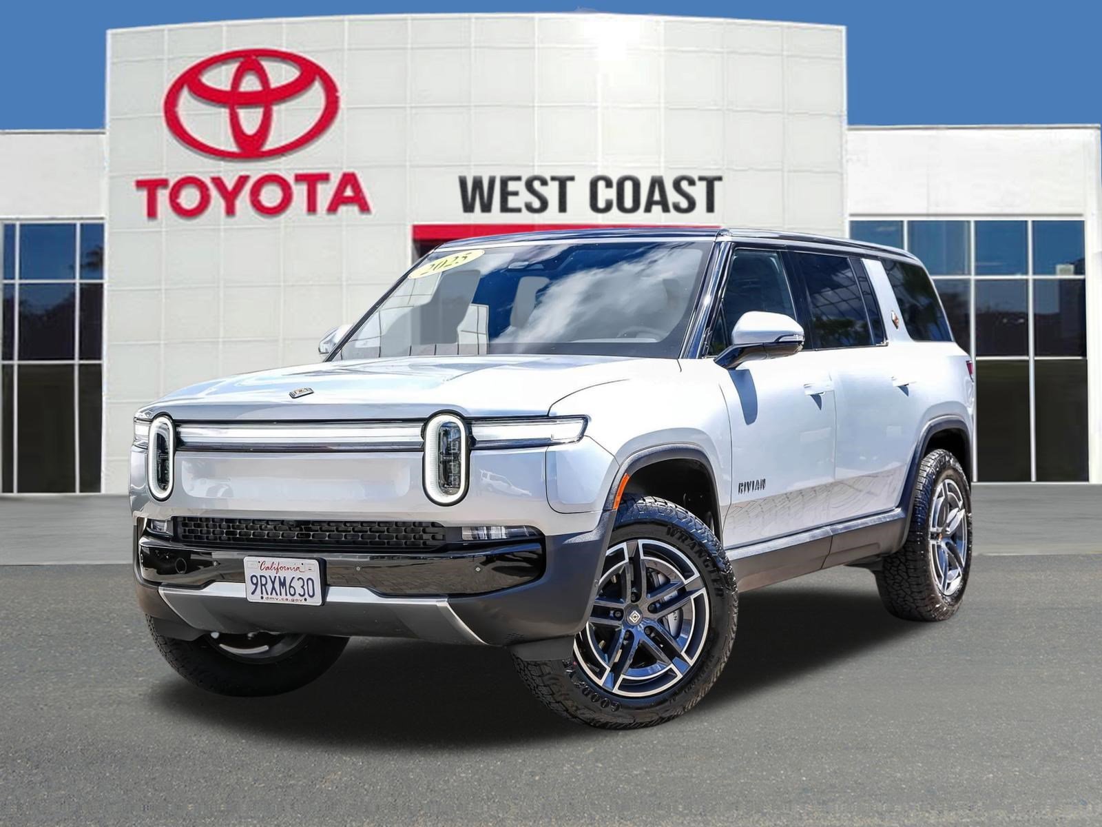 2025 Rivian R1S Adventure Dual Standard's photo