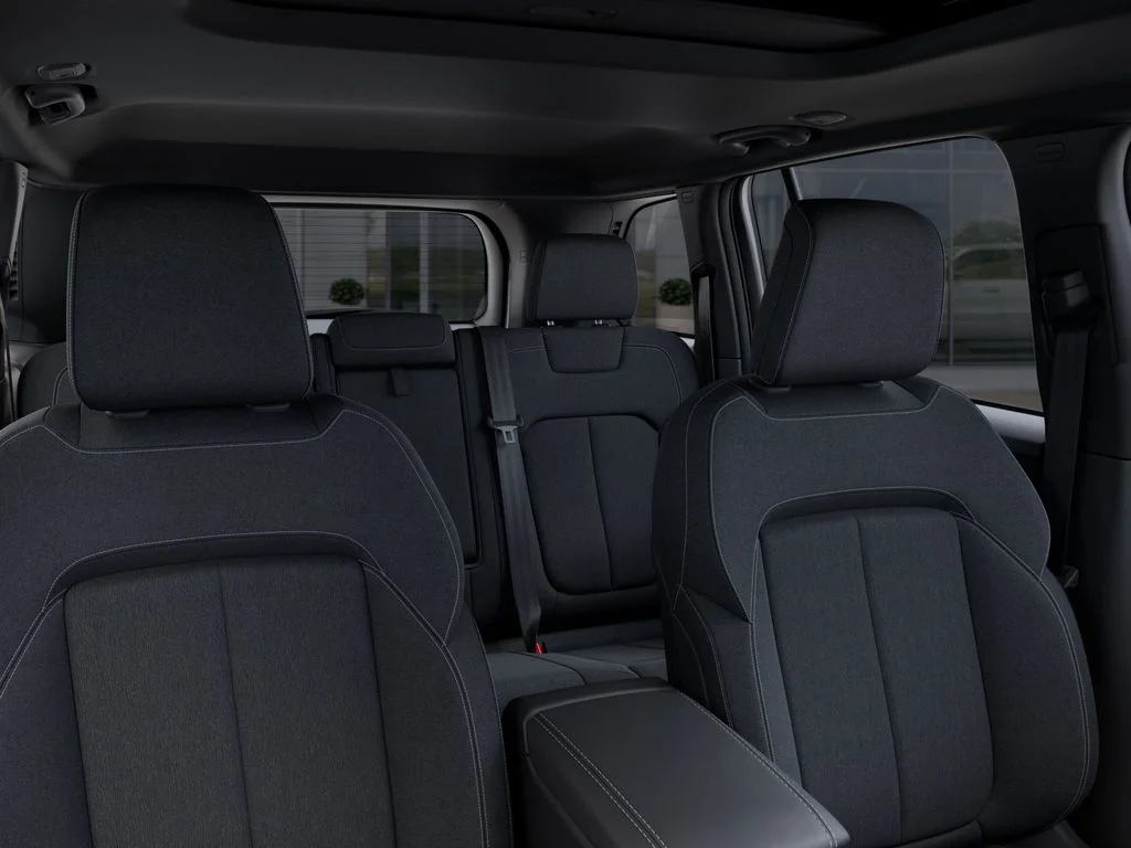 New 2025 Bright White Clear-Coat Exterior Paint Jeep Laredo X image 27