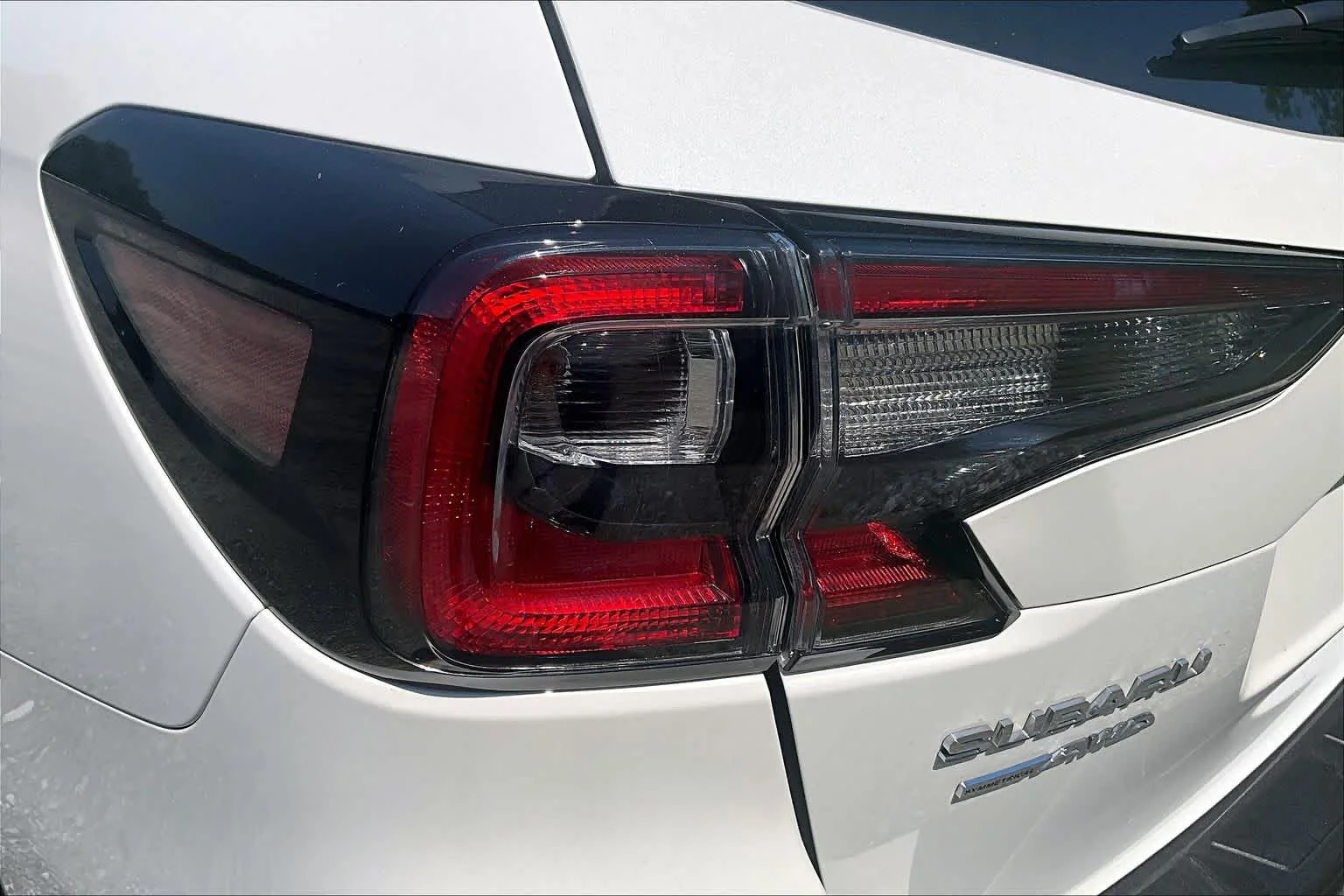 Used 2022 Crystal White Pearl Subaru Limited image 29