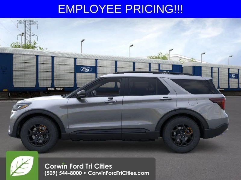 New 2026 Carbonized Gray Metallic Ford Tremor image 4