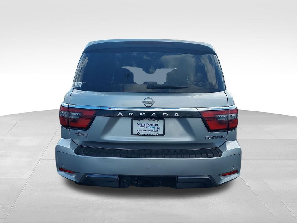 Used 2023 Silver Nissan Platinum image 4
