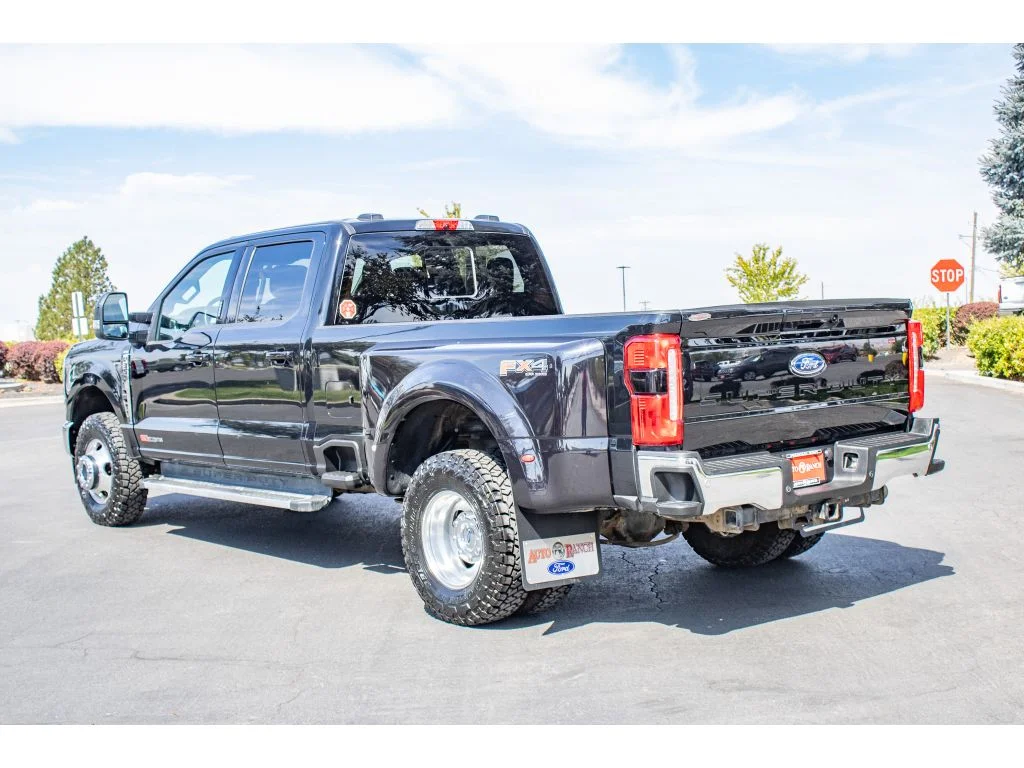 Used 2023 AGATE BLACK Ford LARIAT image 6