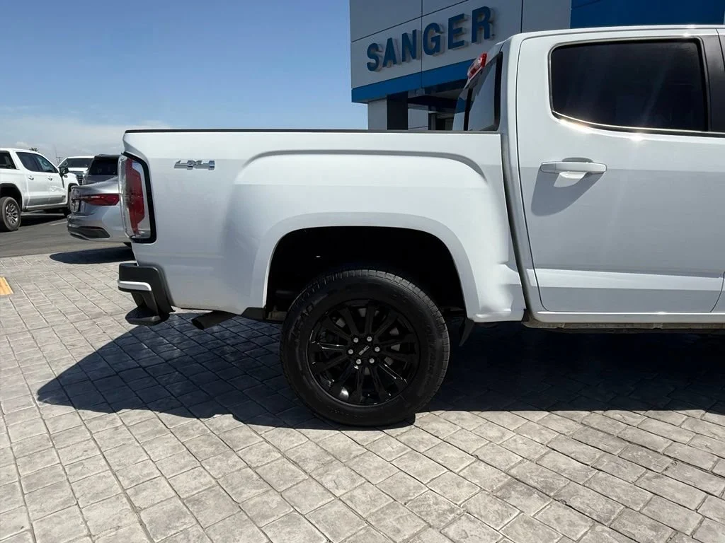 Used 2022 SUMMIT WHITE GMC 4WD Elevation image 11
